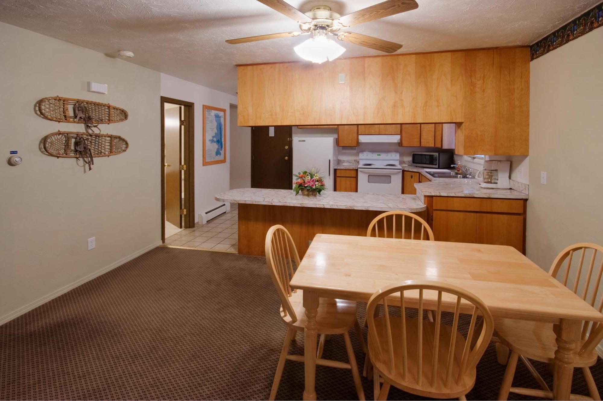 Americas Best Value Inn Polson Esterno foto